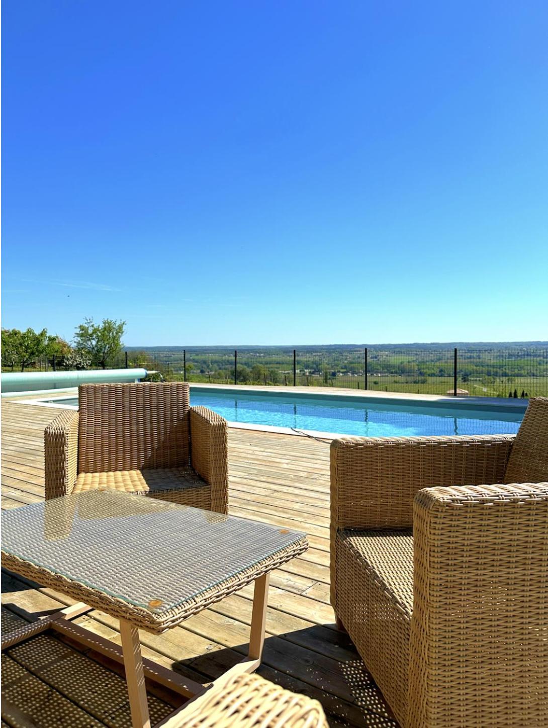 Spa, Elegance Et Charme Au Coeur Des Vignes - Piscine&spa Decoration Artisanale * Le Pian-sur-Garonne