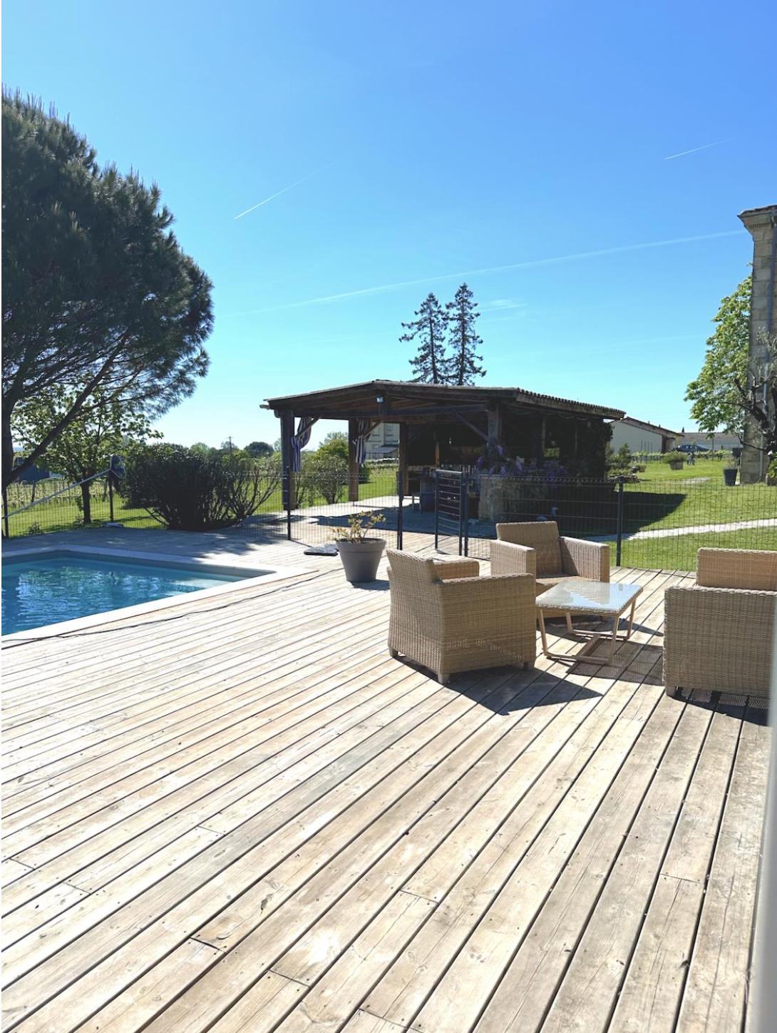 Spa, Elegance Et Charme Au Coeur Des Vignes - Piscine&spa Decoration Artisanale *